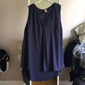 Flowy H&M Navy sleeveless long-line blouse
